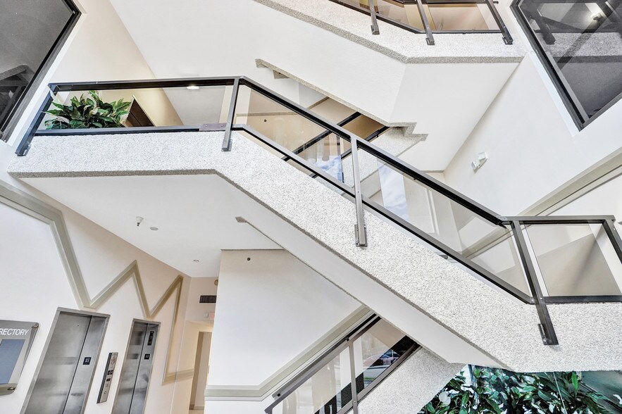 More Photos Of 2691 E Oakland Park Blvd, Fort Lauderdale Office Residential For Lease