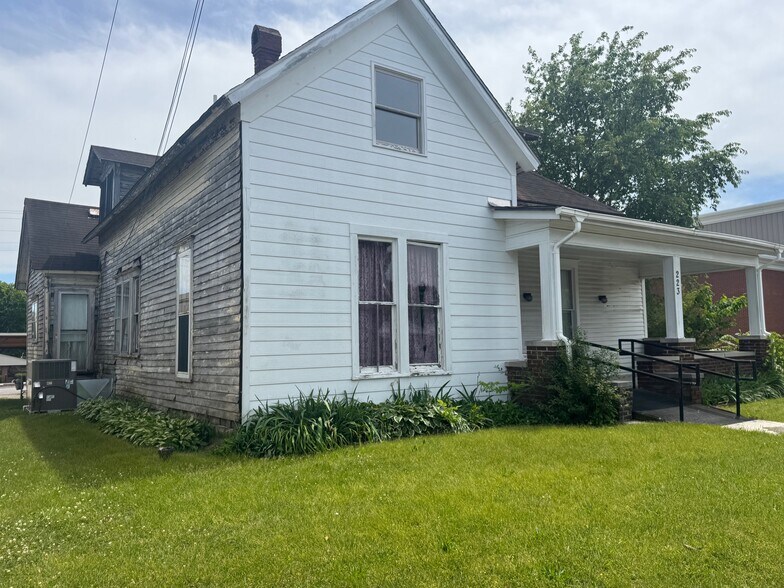 More Photos Of 223 N Main St, Dickson Flex For Sale
