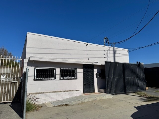Primary Photo Of 13851 Saticoy St, Van Nuys Warehouse For Sale