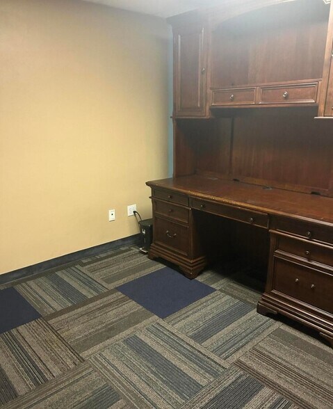 More Photos Of 2705 N 4th St, Flagstaff Office For Sale