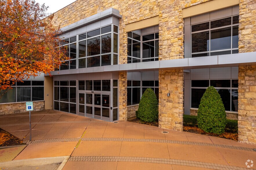 More Photos Of 1005 W Ralph Hall Pky, Rockwall Medical For Lease
