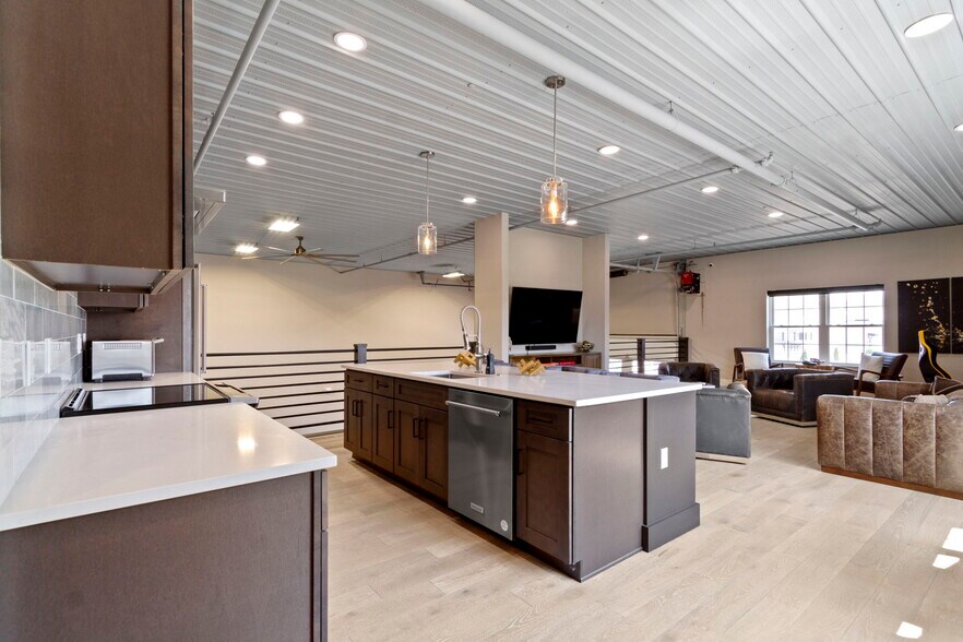 More Photos Of 17745 Motor District Cir, Westfield Showroom For Sale