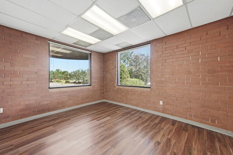 More Photos Of 10605 Southern Loop Blvd, Pineville Warehouse For Lease