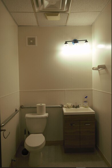 More Photos Of 10850 Wilcrest Dr, Houston Light Distribution For Lease