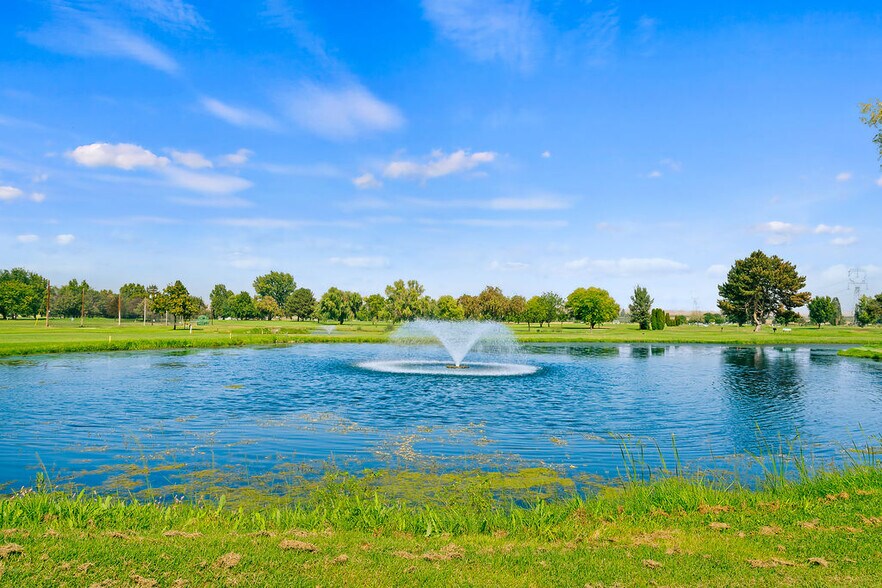 More Photos Of 31 Ray Rd, Sunnyside Sports And Entertainment For Sale