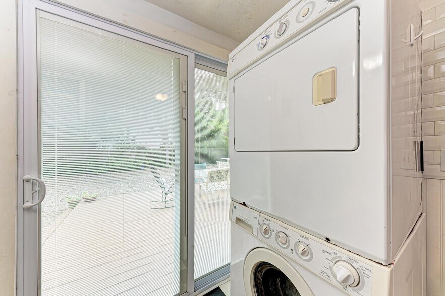 More Photos Of 1533 1st Avenue Dr W, Bradenton Multifamily For Sale