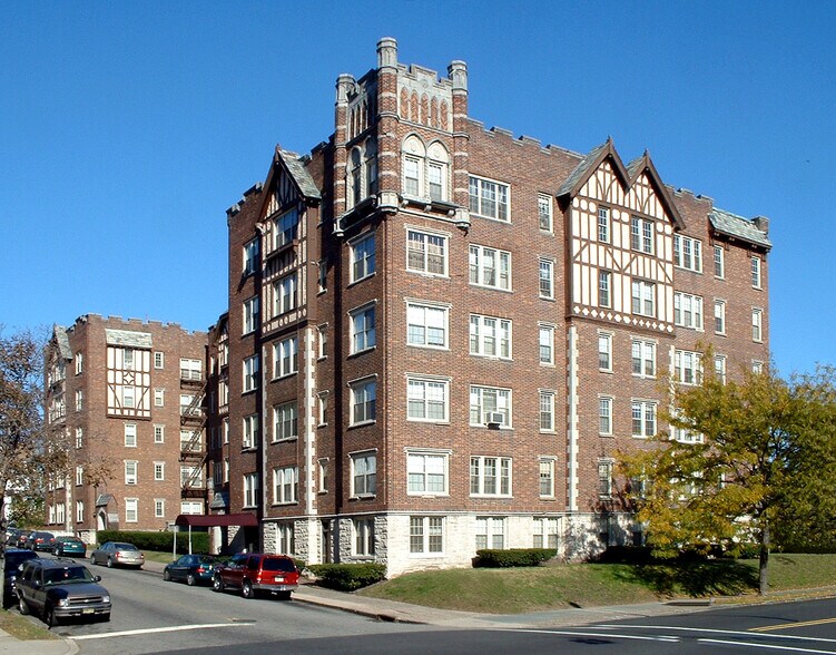 More Photos Of 555 E 27th St, Paterson Apartments For Sale