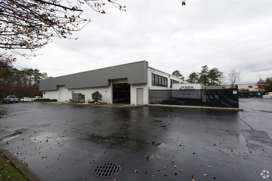 More Photos Of 1565 Sycamore Ave, Bohemia Warehouse For Lease