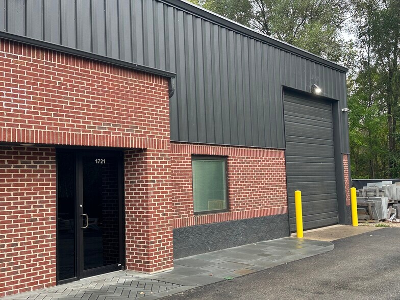 More Photos Of 1717-1721 Oak Dr, Mchenry Manufacturing For Sale