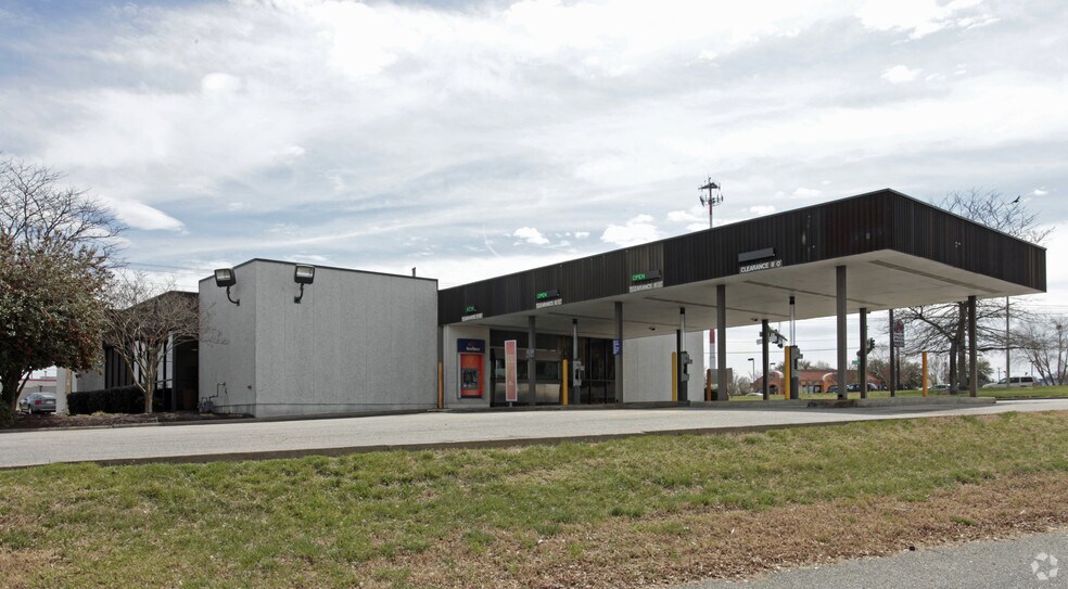 More Photos Of 14500 Warwick Blvd, Newport News Bank For Lease