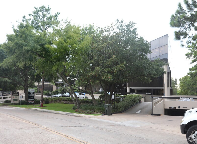 More Photos Of 7670 Woodway Dr, Houston Office For Lease