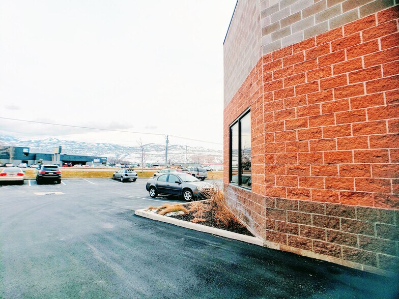 More Photos Of 215 N Redwood Rd, North Salt Lake Flex For Lease