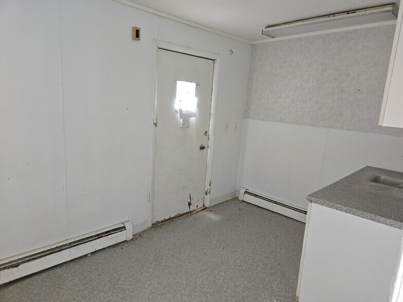 More Photos Of 360 Us-46, Mountain Lakes Freestanding For Sale