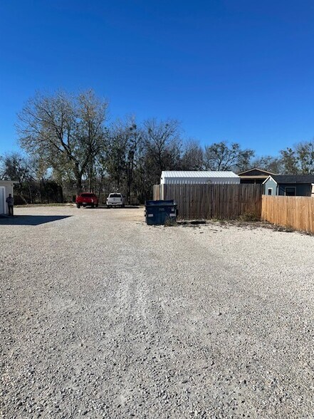 More Photos Of 296-300 Carmel Creekside Dr, Hutto Office Residential For Lease