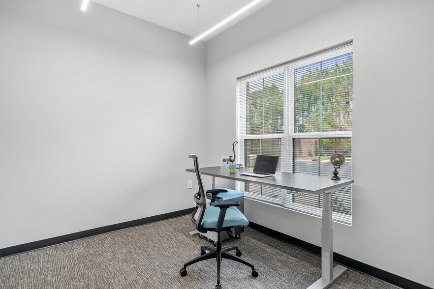 More Photos Of 9541 Julian Clark Ave, Huntersville Office For Lease