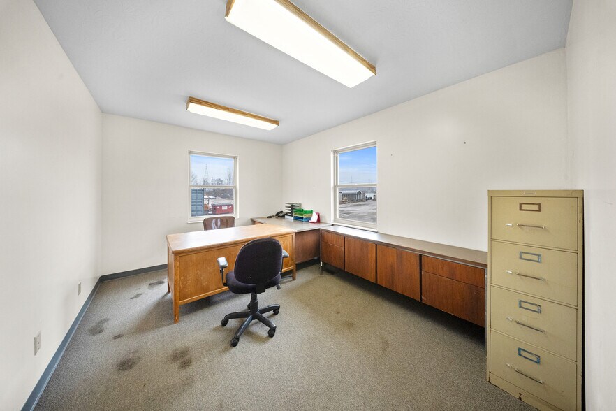 More Photos Of 100 Armco Rd, Ashland Manufacturing For Lease