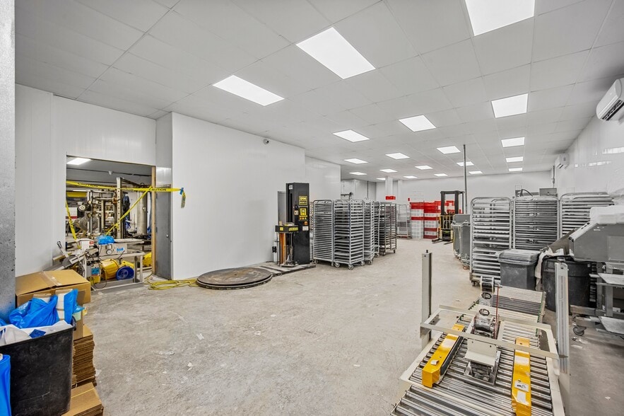 More Photos Of 381 Vineyard Ave, Highland Refrigeration Cold Storage For Sale