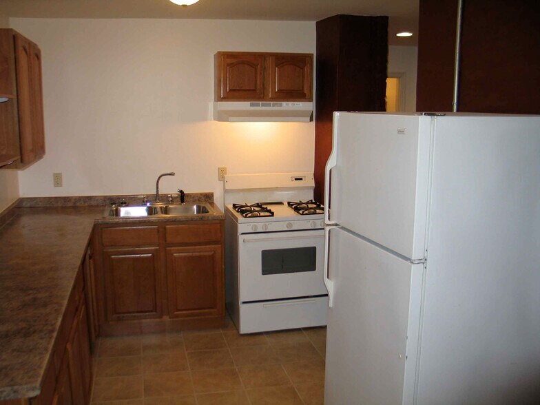 More Photos Of 65-67 Watervliet Ave, Albany Apartments For Lease