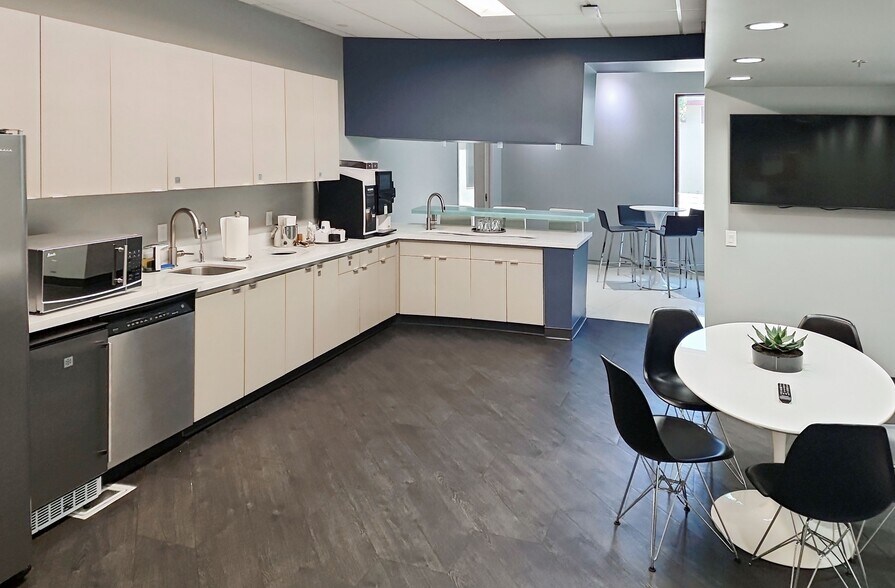 More Photos Of 2701 E Camelback Rd, Phoenix Coworking Space