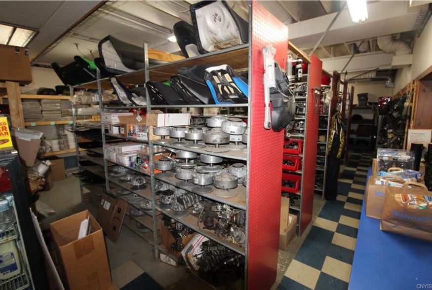 More Photos Of 585 S Main St, Central Square Auto Dealership For Sale