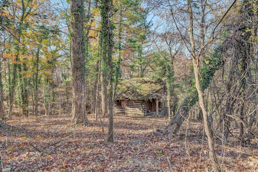 More Photos Of 934 Commander Dr, Roanoke Specialty For Sale