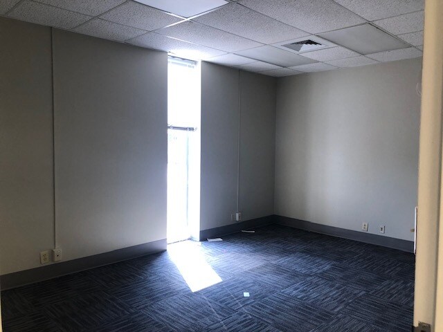 More Photos Of 2445 Onslow Dr, Jacksonville Bank For Sale