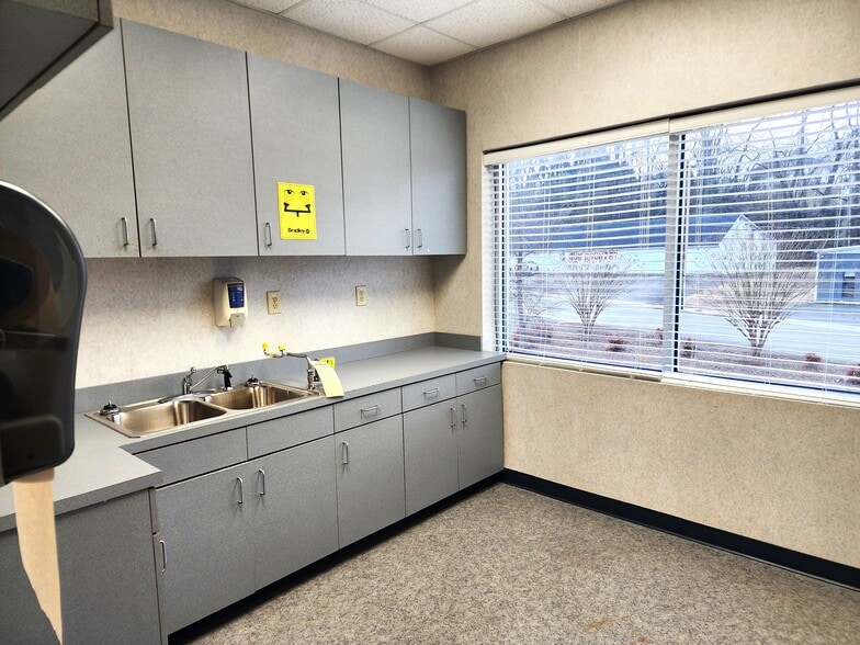 More Photos Of 436 Hadley St, Mount Airy Healthcare For Sale