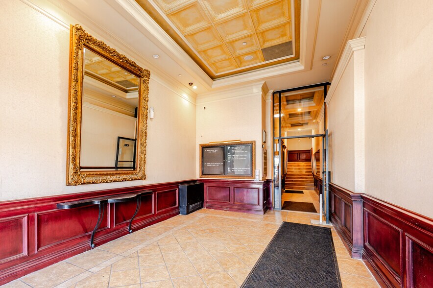 More Photos Of 20 W Park Ave, Long Beach Storefront Retail Office For Sale