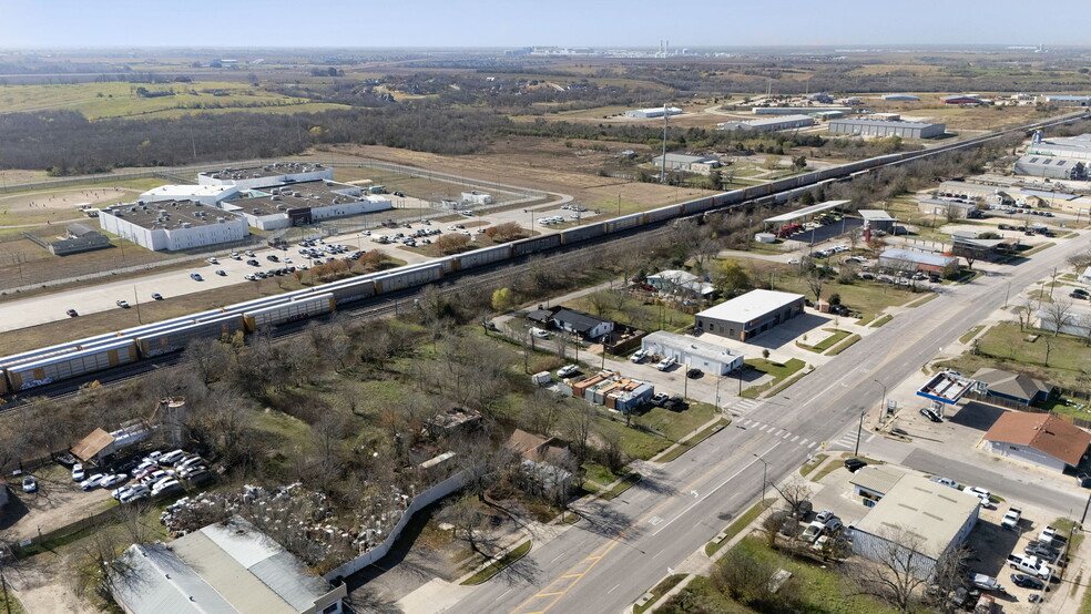 More Photos Of 921 W 2nd St, Taylor Land For Sale