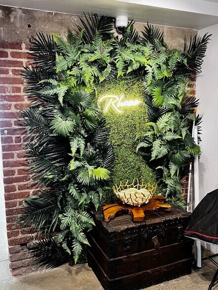 More Photos Of 330 N Western Ave, Los Angeles Storefront Retail Office For Lease