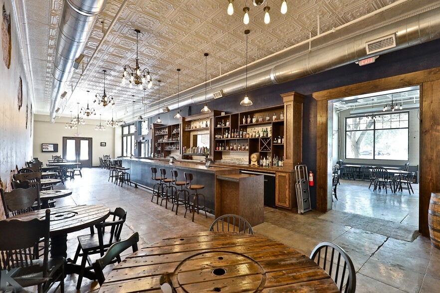 More Photos Of 382 Chestnut St, Abilene Bar For Sale