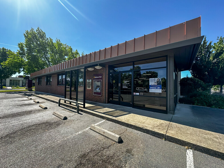 Primary Photo Of 185 Hartnell Ave, Redding Bank For Lease