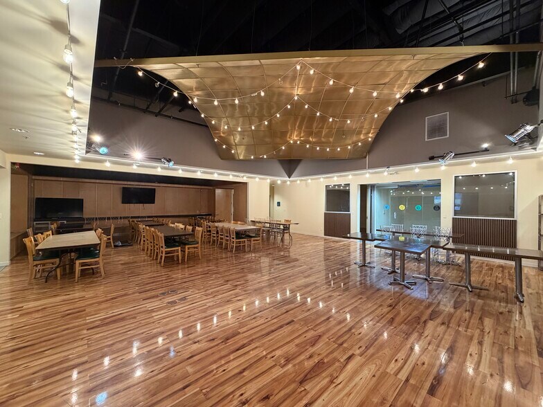 More Photos Of 11354 White Rock Rd, Rancho Cordova Showroom For Sale
