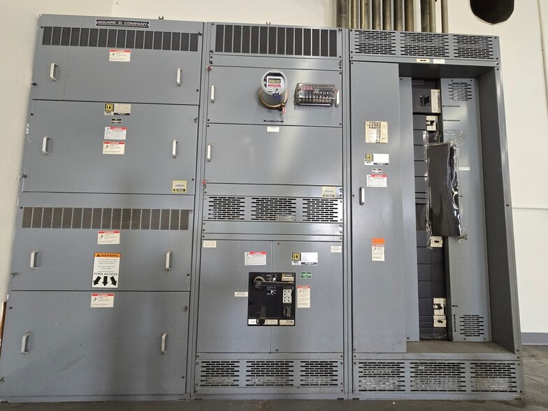 More Photos Of 20554 Plummer St, Chatsworth Manufacturing For Lease