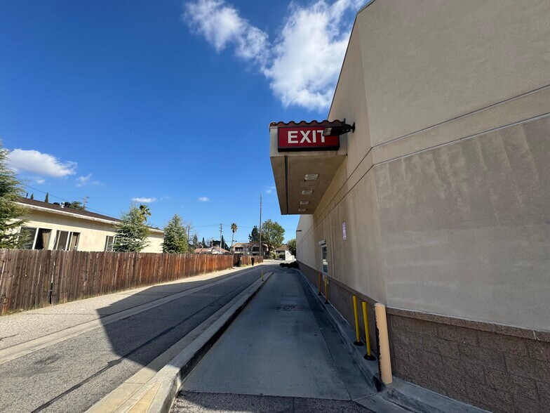 More Photos Of 20901 Devonshire St, Chatsworth Freestanding For Sale