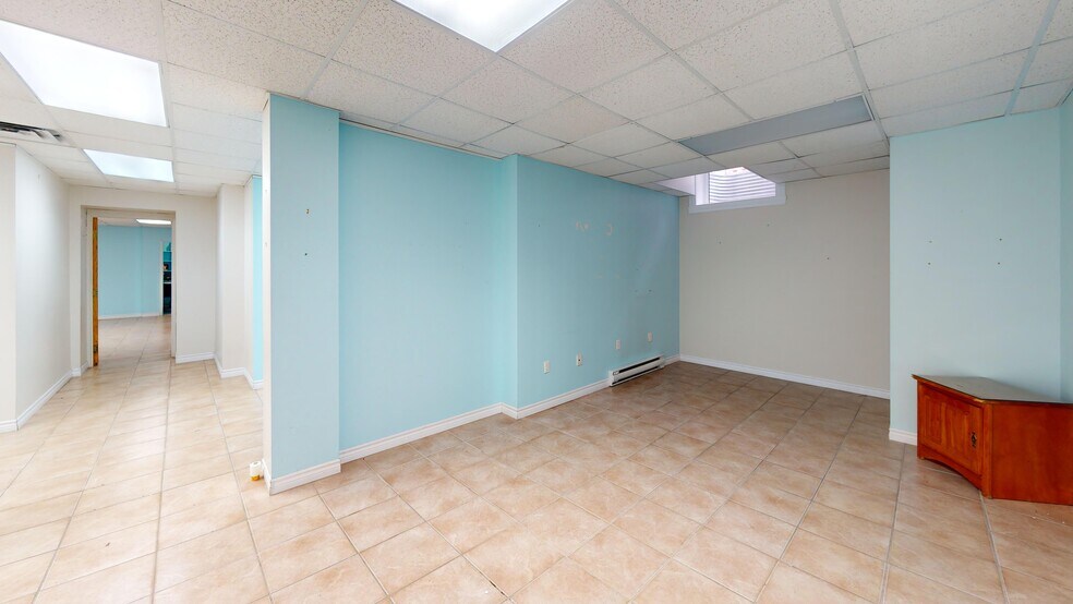 More Photos Of 2001 Rue Price, Saguenay Office Residential For Lease