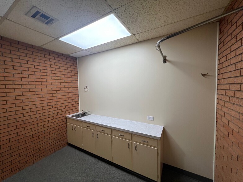 More Photos Of 900 E Hartford Ave, Ponca City Medical For Lease