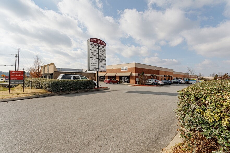 More Photos Of 131 Weakley Ln, Smyrna Flex For Lease