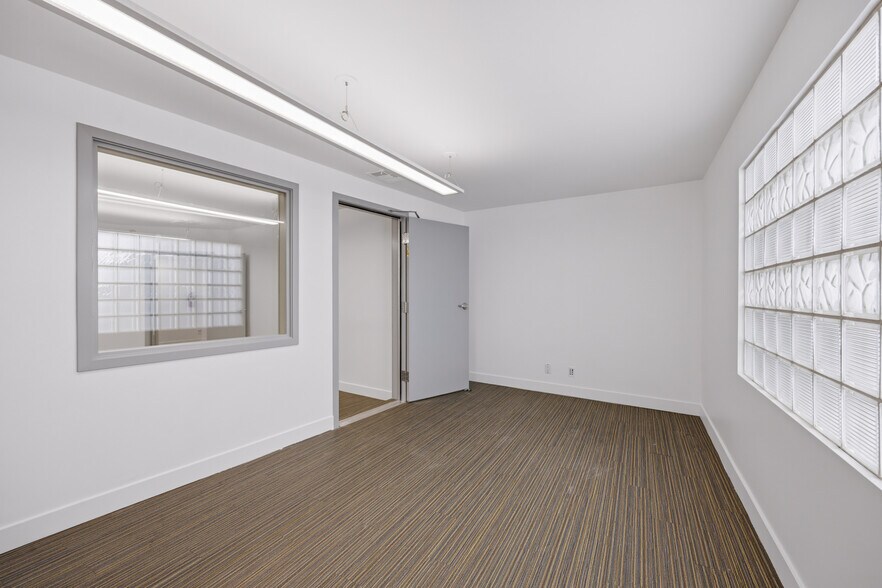 More Photos Of 12532 Ventura Blvd, Studio City Medical For Sale
