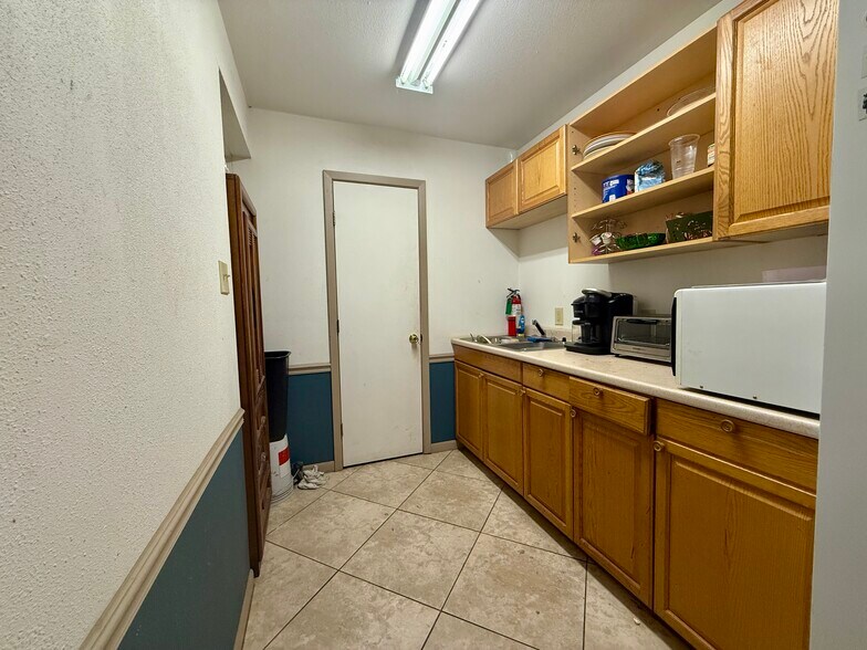 More Photos Of 345 TX-327, Silsbee Office For Sale