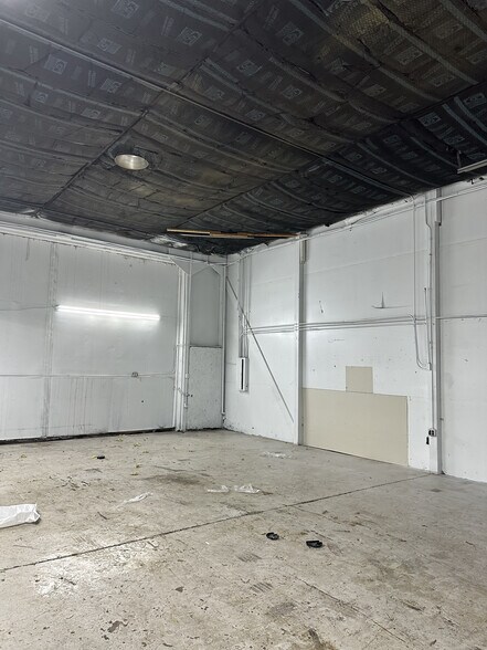 More Photos Of 1801 Dutch Ln, Jeffersonville Warehouse For Lease