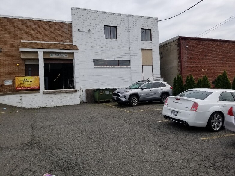 More Photos Of 3219-3221 Colvin St, Alexandria Warehouse For Lease