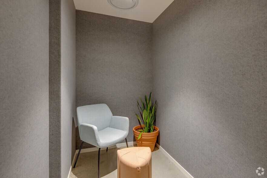 More Photos Of 400 W Georgia St, Vancouver Coworking Space