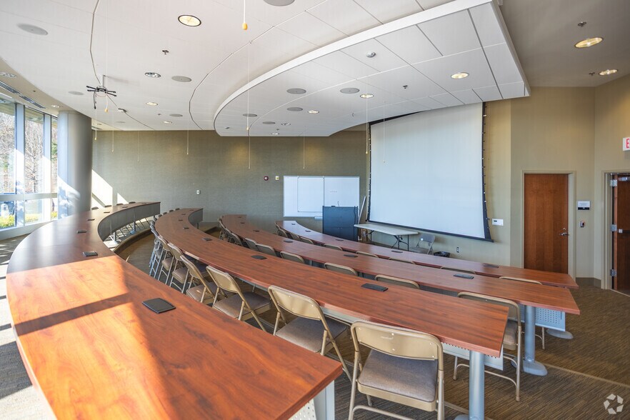 More Photos Of 201 Resting Tree Dr, Bristol Office For Lease