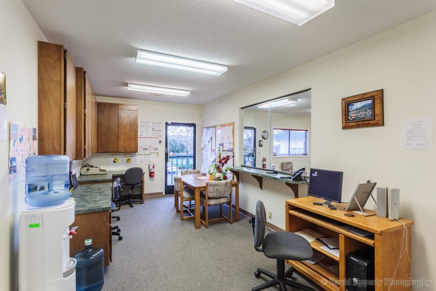 More Photos Of 1953 7th Ave, Longview Office For Sale