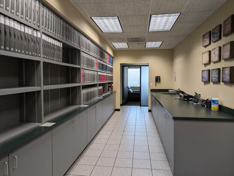 More Photos Of 16500 Vincennes Ave, South Holland Warehouse For Sale