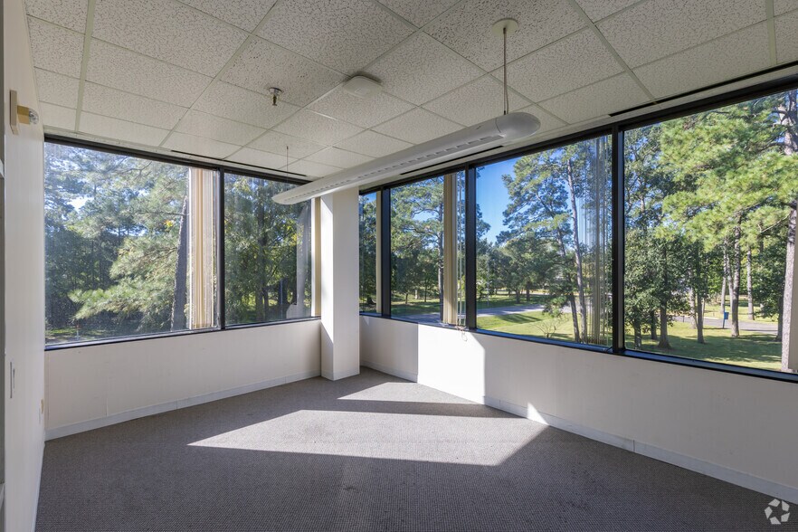 More Photos Of 110-140 Cypress Station Dr, Houston Unknown For Lease