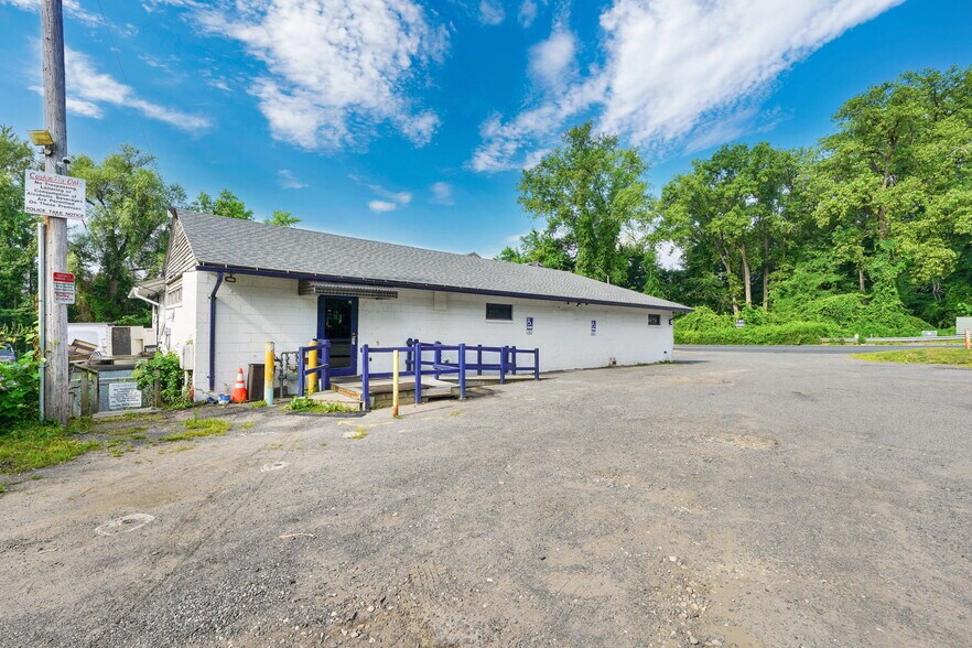 More Photos Of 287 N Elm St, Westfield Restaurant For Sale