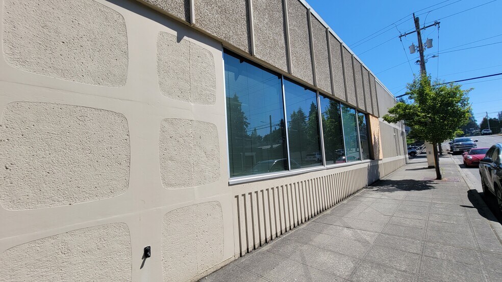 More Photos Of 501 N Olympic Ave, Arlington Bank For Sale