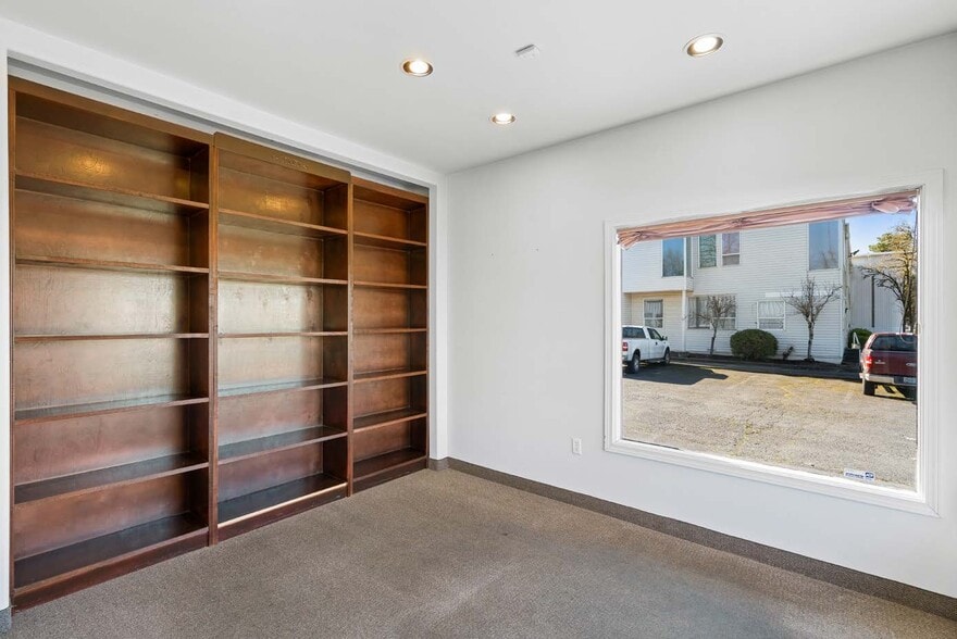 More Photos Of 12005 N Lombard St, Portland Industrial For Sale